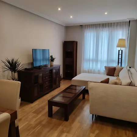 Avello Con Parking Οβιέδο